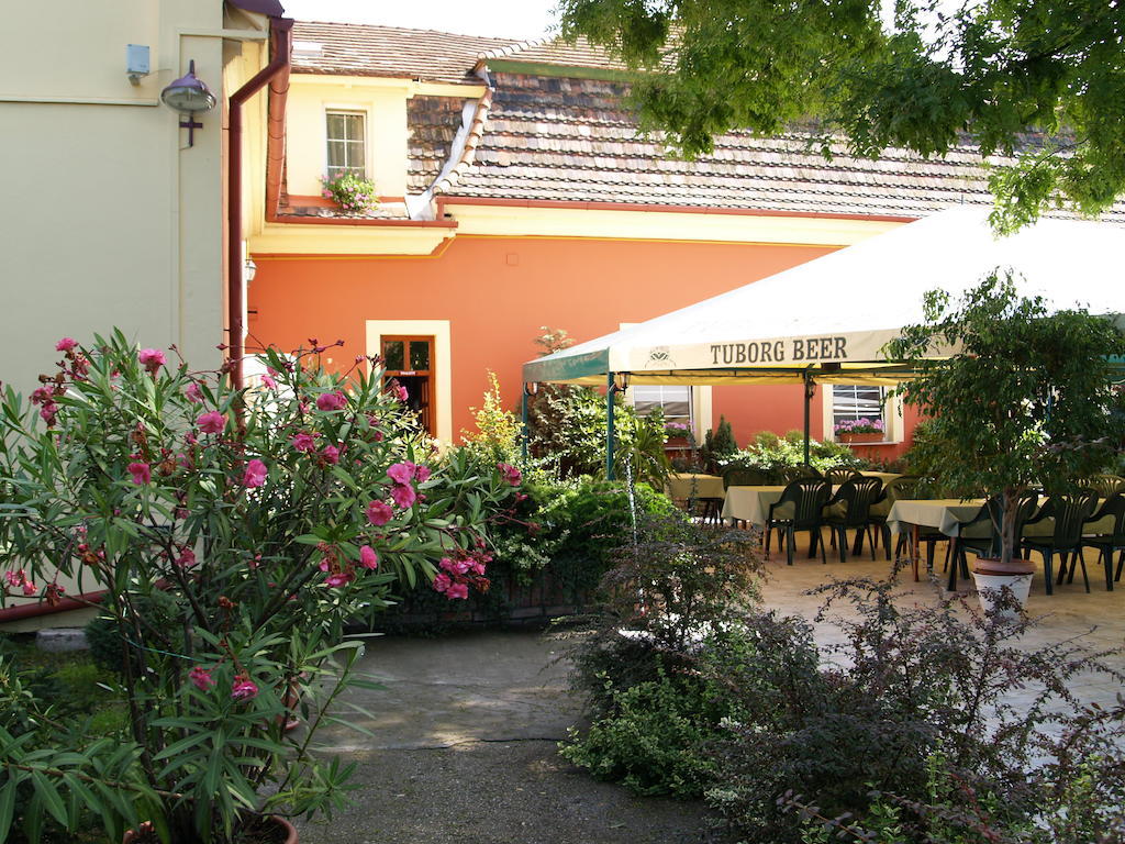 Kaloz Fregatt Panzio & Etterem Hotel Tata Luaran gambar