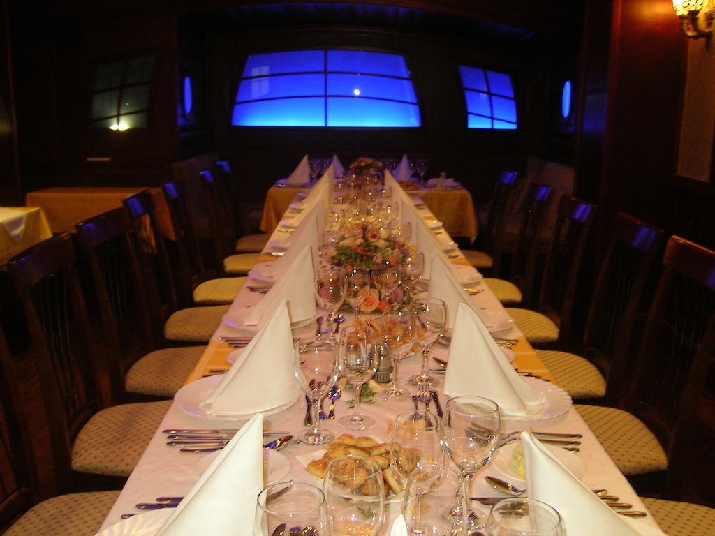Kaloz Fregatt Panzio & Etterem Hotel Tata Luaran gambar