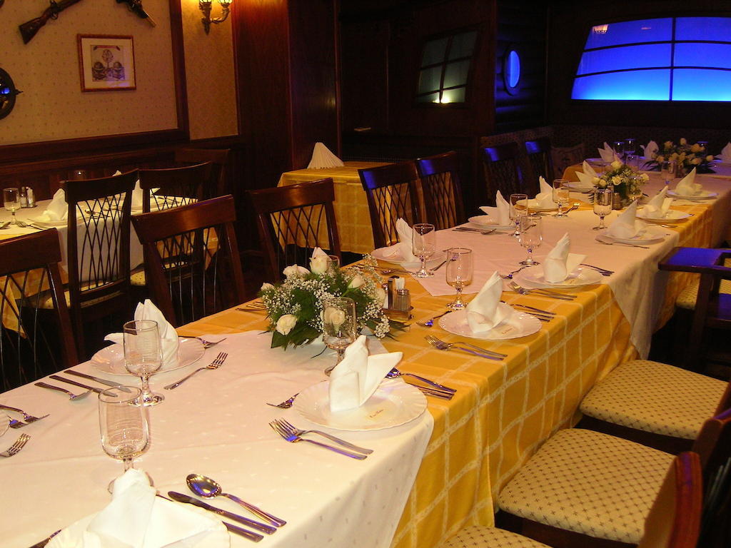 Kaloz Fregatt Panzio & Etterem Hotel Tata Luaran gambar