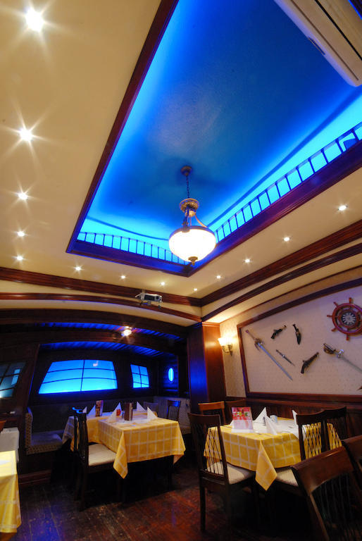 Kaloz Fregatt Panzio & Etterem Hotel Tata Luaran gambar