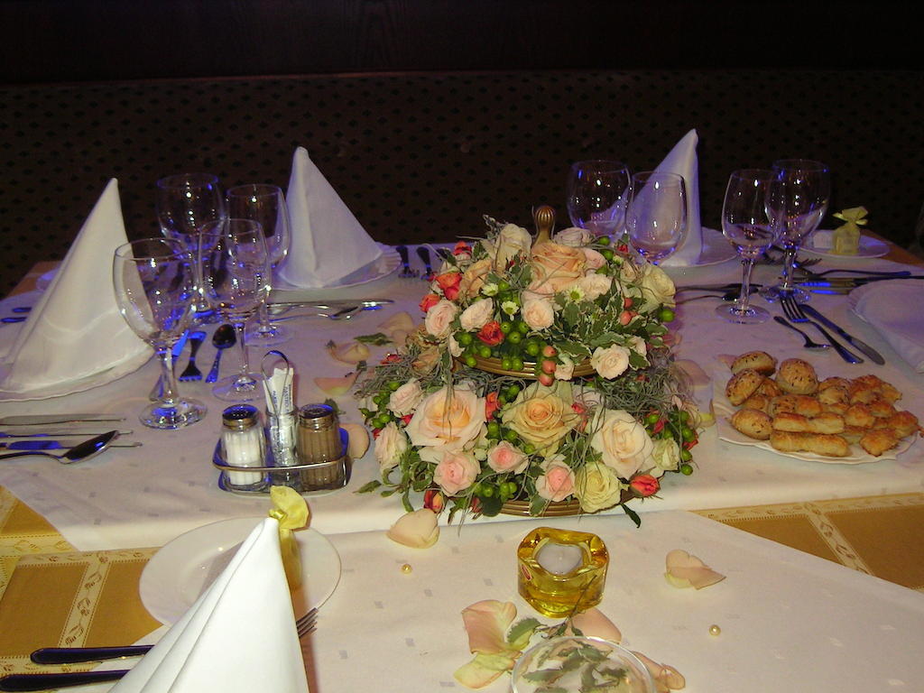 Kaloz Fregatt Panzio & Etterem Hotel Tata Luaran gambar