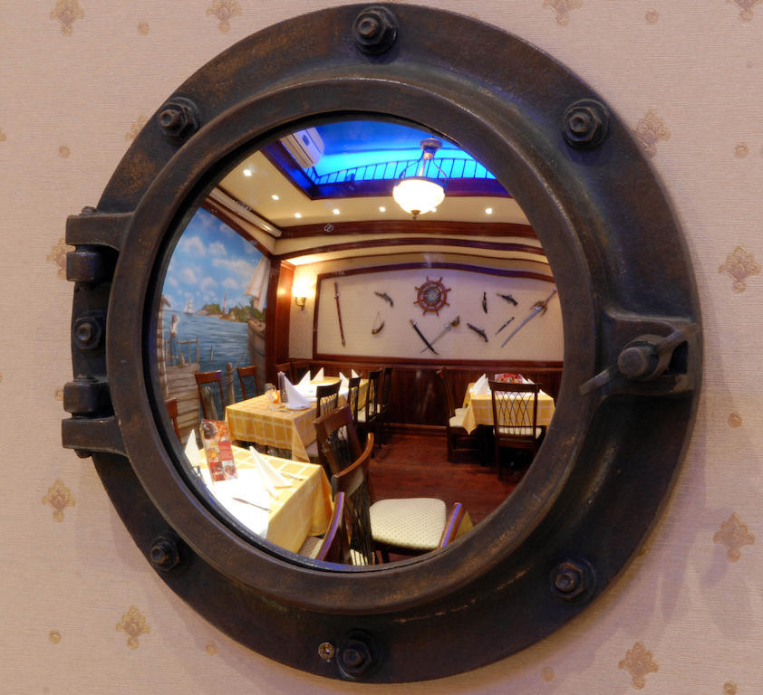 Kaloz Fregatt Panzio & Etterem Hotel Tata Luaran gambar