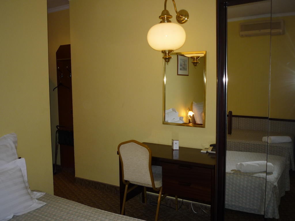 Kaloz Fregatt Panzio & Etterem Hotel Tata Luaran gambar