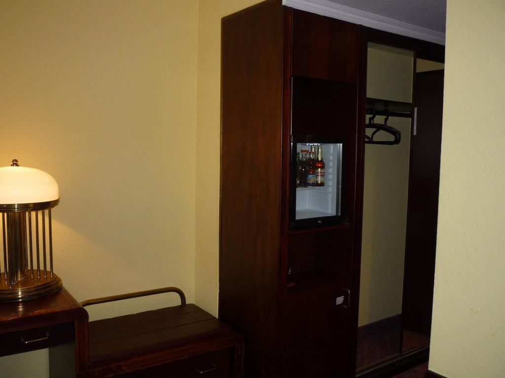Kaloz Fregatt Panzio & Etterem Hotel Tata Luaran gambar